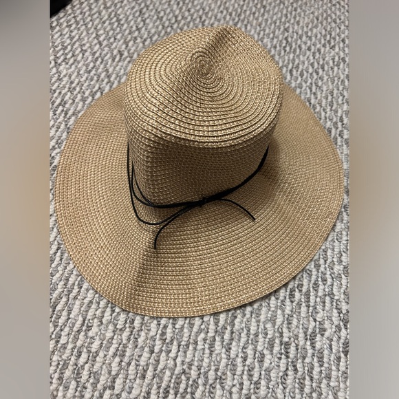 MAIN CHARACTER SUN HAT - Picture 5 of 5